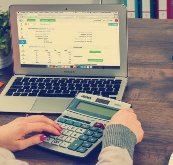desk-macbook-writing-color-money-office-1084440-pxhere.com